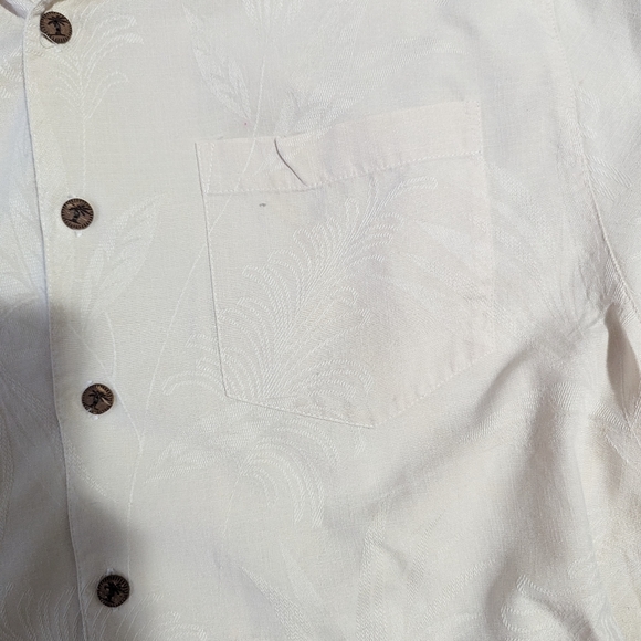 Boundary Bay large silk button down short sleeve shirt. Butter Colour - Picture 2 of 5